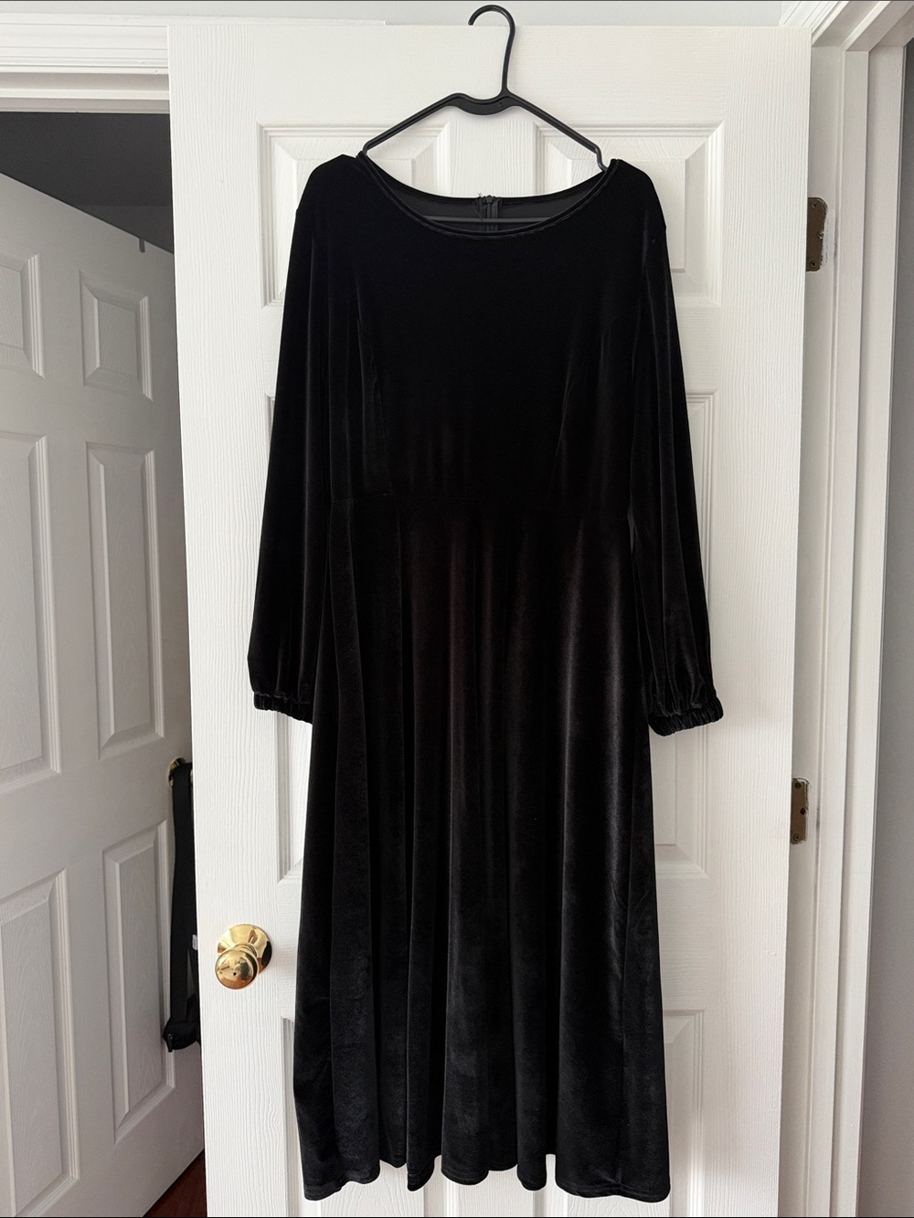 SHEIN | Dresses | Shein Black Velvet Long Sleeve Midi Dress